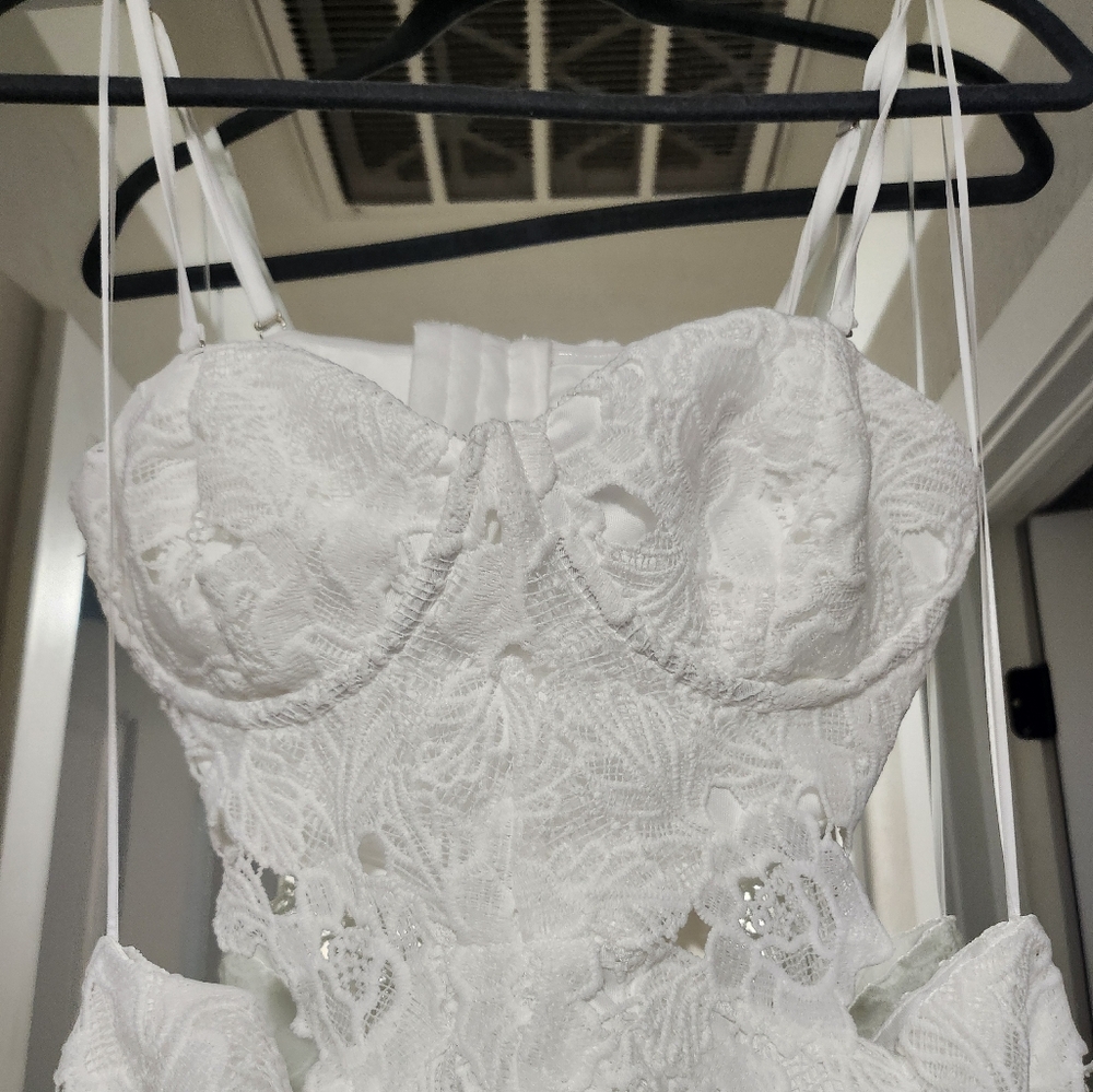Amable By Mable White Lace Midi - Picture 8 of 16
